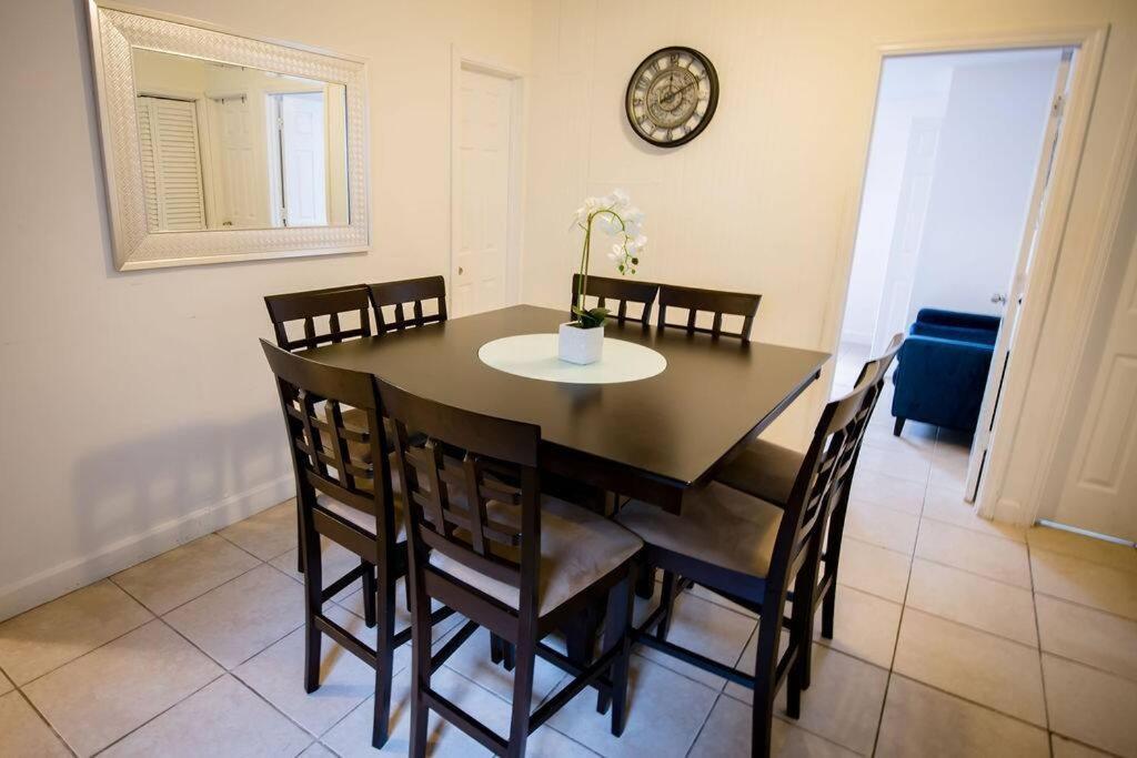 3 Bedroom Miami Home 15 Minutes To The Beach Bagian luar foto