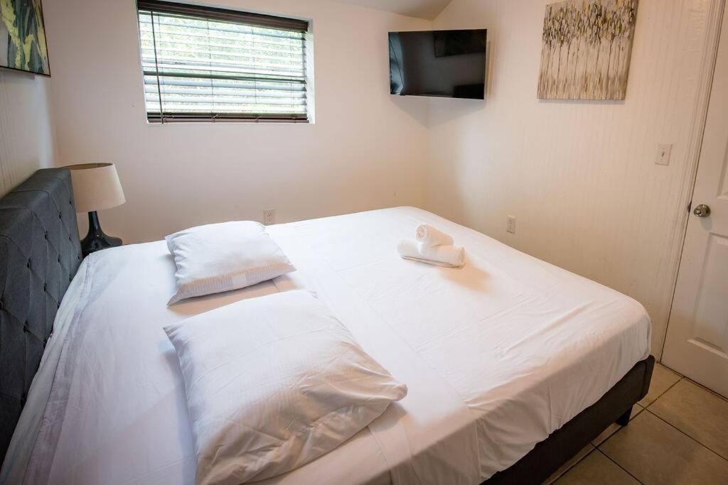 3 Bedroom Miami Home 15 Minutes To The Beach Bagian luar foto