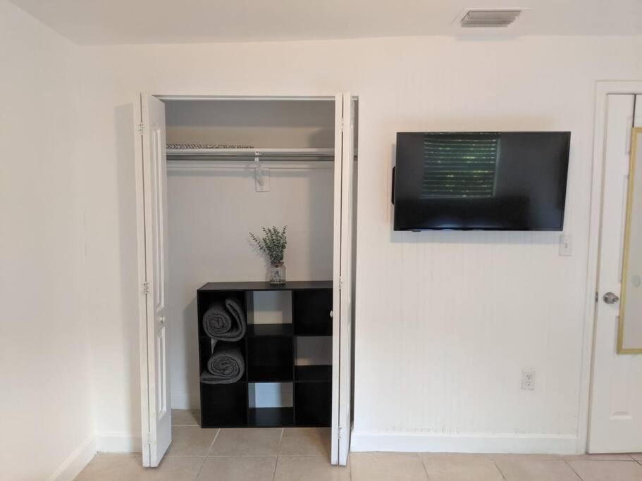 3 Bedroom Miami Home 15 Minutes To The Beach Bagian luar foto