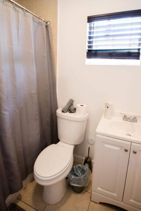 3 Bedroom Miami Home 15 Minutes To The Beach Bagian luar foto